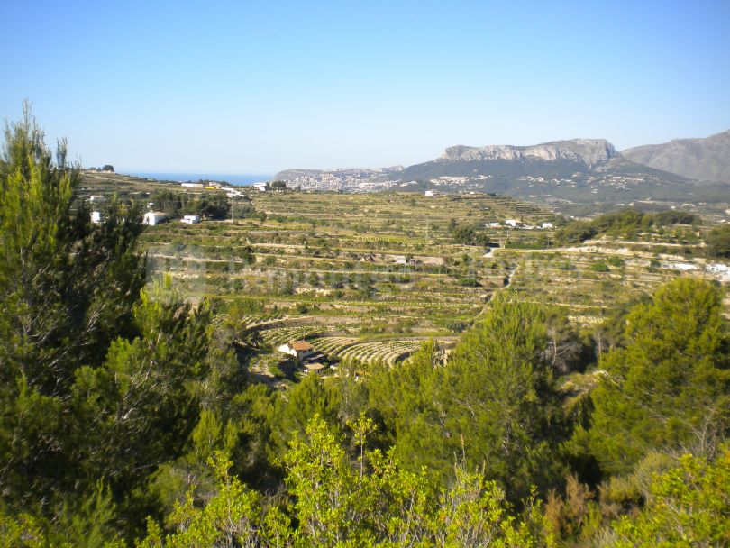 Highly sought after plot of land with stunning views and in a peaceful environment