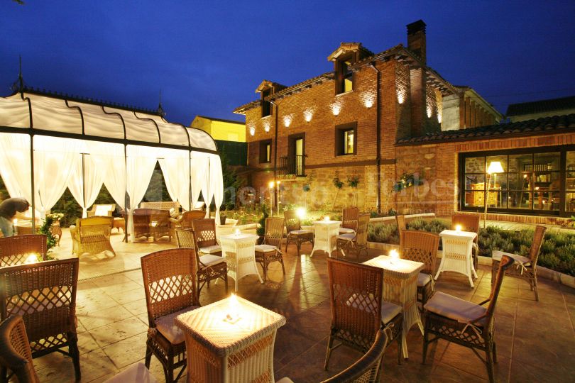 Hotel boutique surrounded by vineyards in La Rioja, Spain.