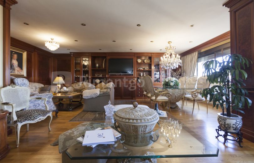 3-bedroom flat for sale in Extramurs, Valencia.