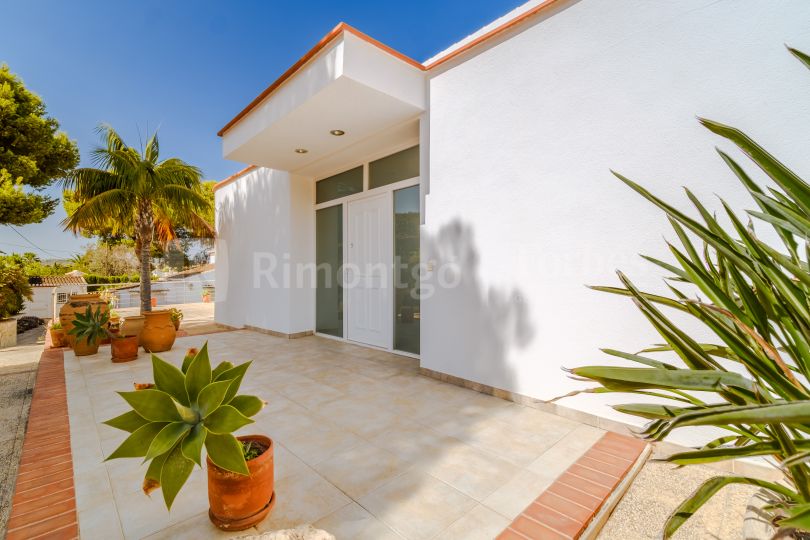 Two houses on a large plot of more than 3.500m2 with views of the sea and Cabo San Antonio in Jávea (Alicante) Spain.