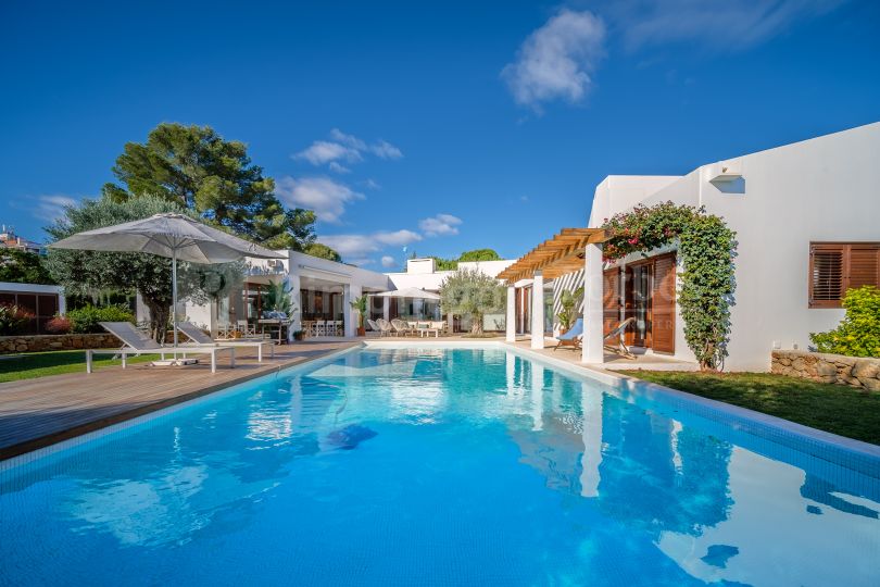 Moderne Villa mit Pool und Blick in Las Rotas, Dénia, zu verkaufen.