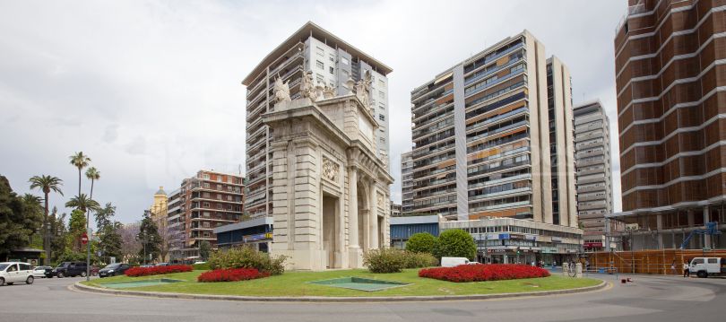 Brand-new renovated apartment next to calle Colón for sale in Valencia.
