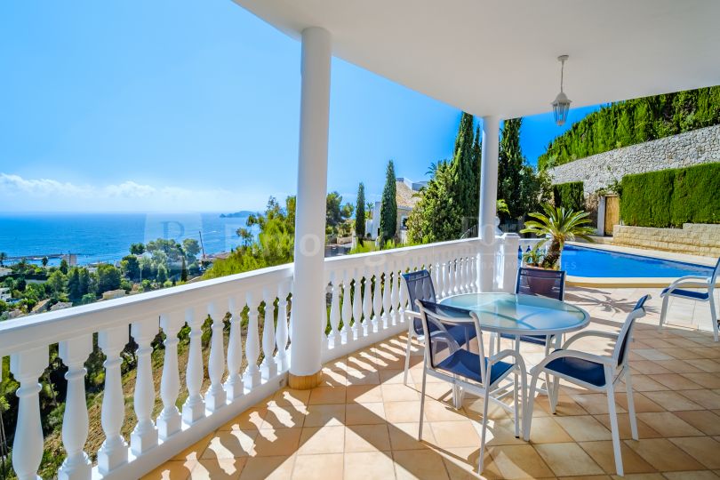 Spacious and bright villa with sea views located in La Corona de Jávea, Alicante.