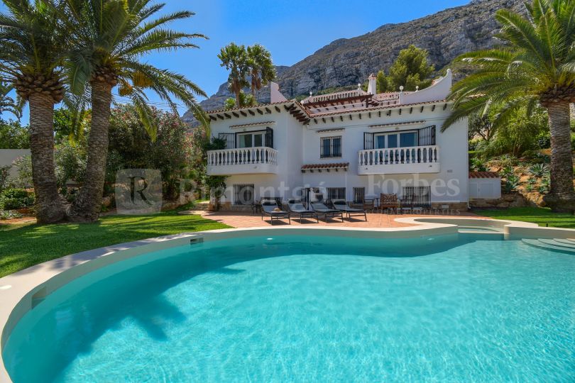 Villa in Montgó - Denia with spectacular views of the sea and the port.