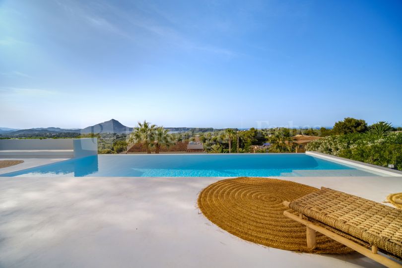 Villa de estilo ibicenco con fantásticas abiertas en Balcón al Mar, Jávea