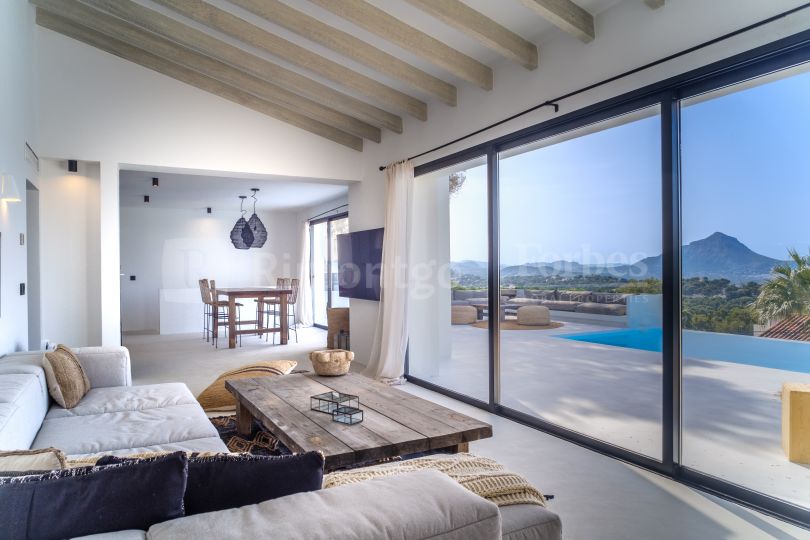 Villa de estilo ibicenco con fantásticas abiertas en Balcón al Mar, Jávea