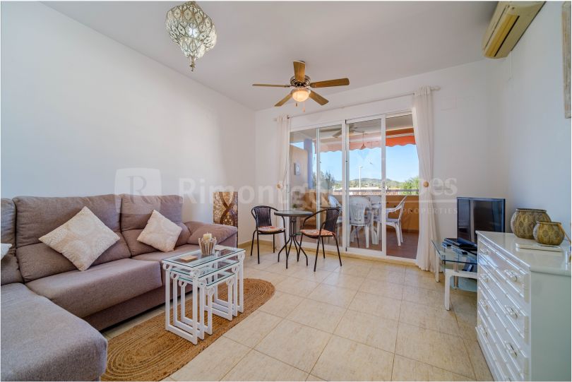 Magnifique penthouse en duplex dans une urbanisation très calme, proche de la plage, dans la zone de Cala Blanca, à Jávea, Alicante.