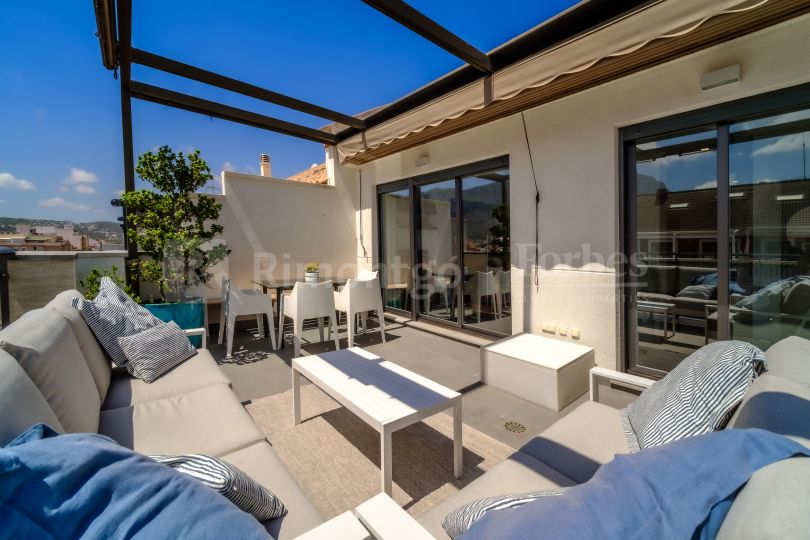 Spacious duplex penthouse with views of the sea, the Montgó and the castle of Dénia (Alicante) Spain