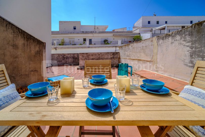 Partially renovated village house with a lot of potential located in the centre of Javea (Alicante)