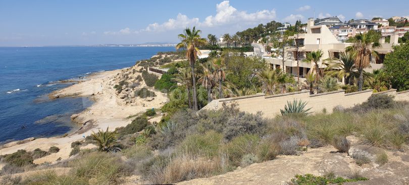 Własna własność znajdująca się na linii frontowej Playa z bezpośrednim dostępem do morza w Cala Palmera, z wielką prywatnością.