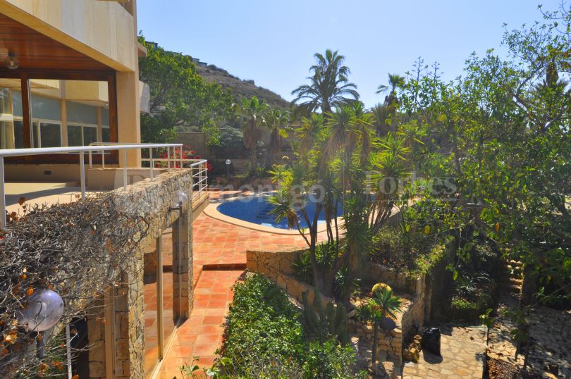 Exclusive property located on the beachfront with direct access to the sea in Cala Palmera, with lots of privacy.