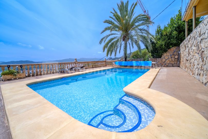 Villa de lujo con vistas al mar en La Corona, Jávea.