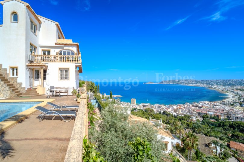 Villa de lujo con vistas al mar en La Corona, Jávea.