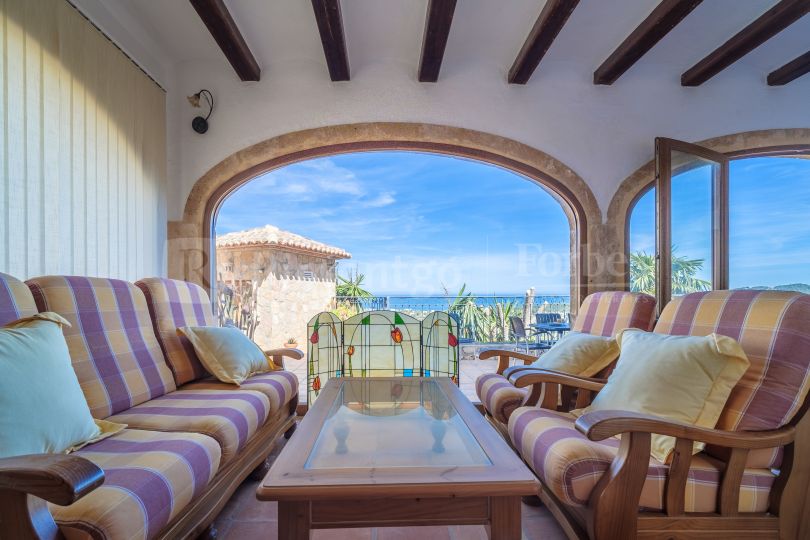 Villa with magnificent panoramic views of the bay of Jávea and the Montgó, located in the urbanization of El Tosalet, Jávea (Alicante)