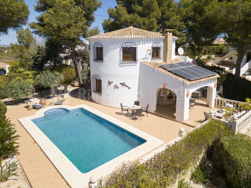 Villa avec vue sur la mer située dans le quartier de La Granadella - Costa Nova de Jávea (Alicante) Espagne.