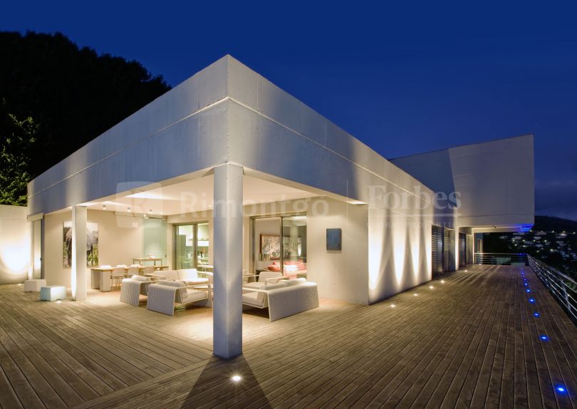 Extraordinaire villa de style moderne dans le Golf Resort La Sella à Dénia, Alicante.