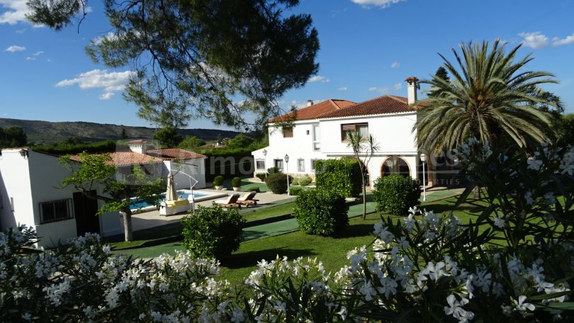 Exclusive finca on a large plot in Onteniente, Valencia