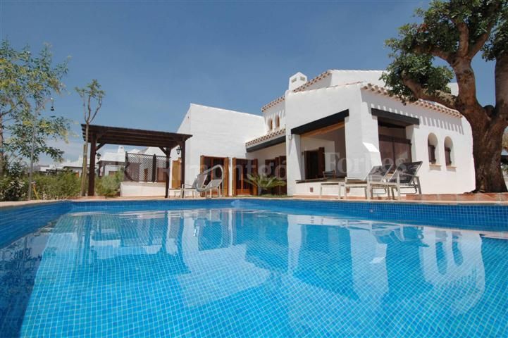 Moderna casa en alquiler con personalidad propia y todas las prestaciones en El Valle Golf Resort, junto a Murcia