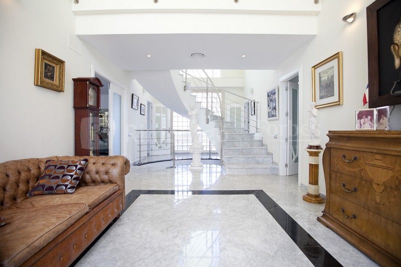 Beautiful property with bright and large spaces in La Eliana.