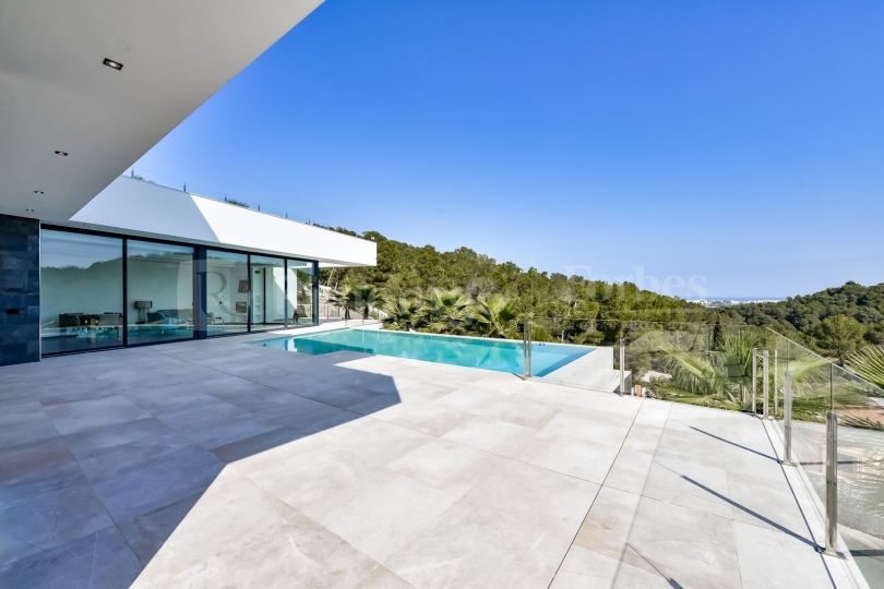 Moderne Designer-Villa mit Talblick an der Costa Blanca.