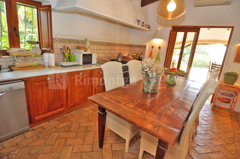 Rustic villa, excellently placed in relation to the centre of Jávea.