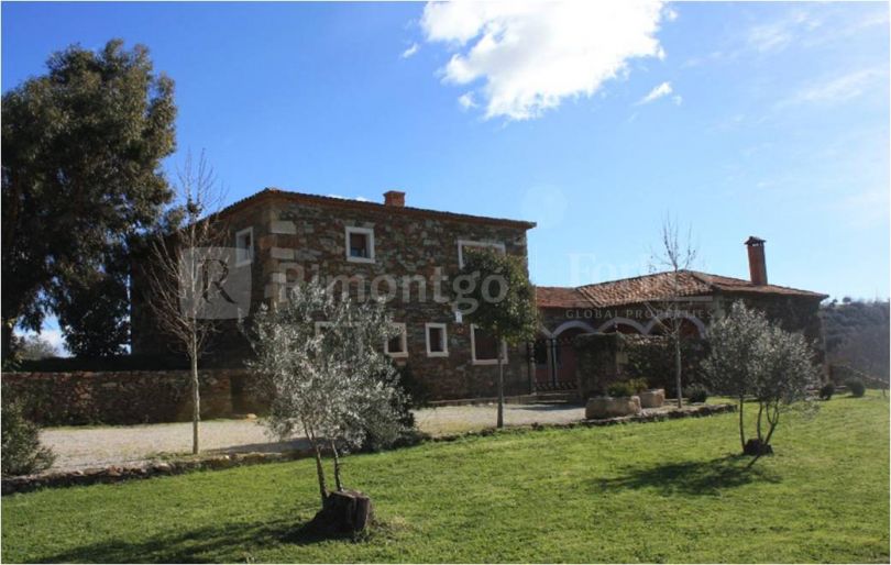 Exclusive country estate surrounded by nature in Cáceres, Extremadura.