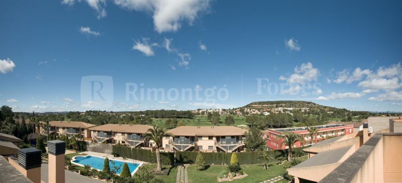 Fantastisches Reihenhaus im Wohnkomplex El Bosque Golf in Chiva (Valencia), mit 24-Stunden Überwachung, und Golf-, Tennis- und Reitklub