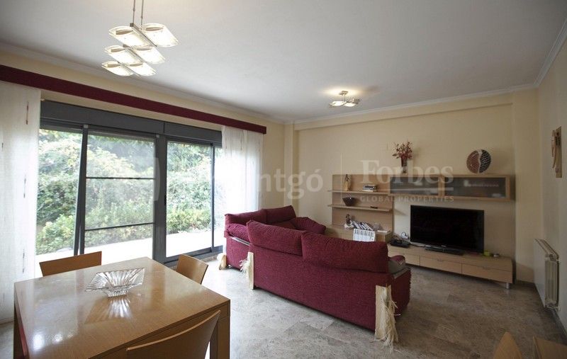 Exclusive terraced house with a swimming pool, garden and communal areas in Alfahuir, Valencia.