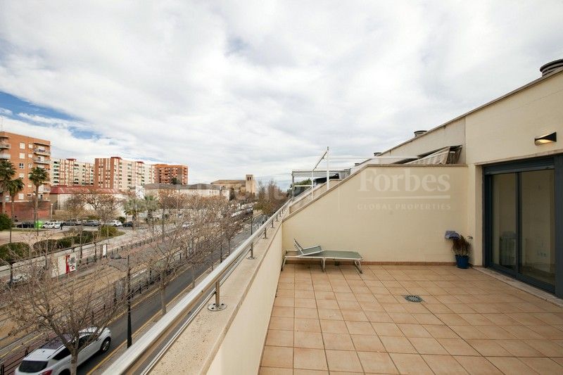 Exclusive terraced house with a swimming pool, garden and communal areas in Alfahuir, Valencia.