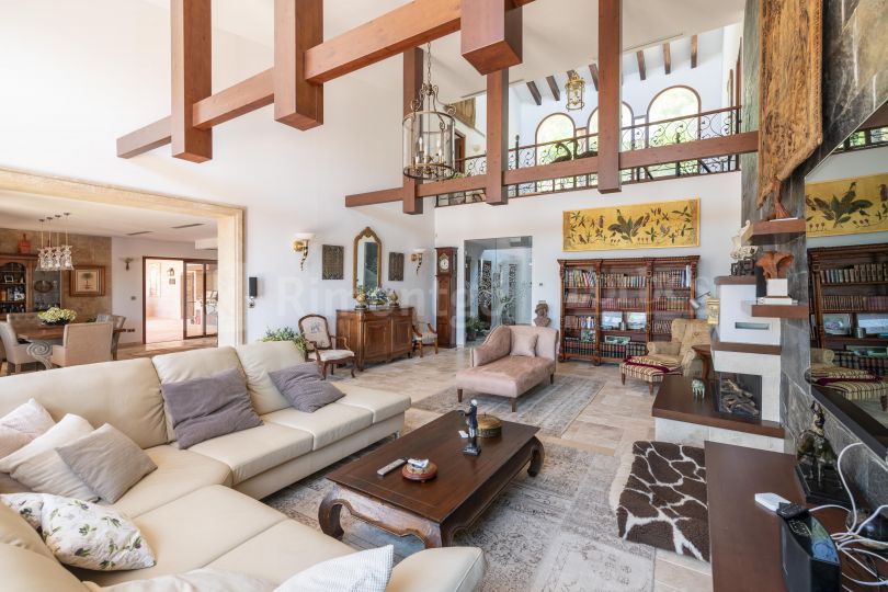 Villa con vistas en la zona del Montgó en Jávea en venta.