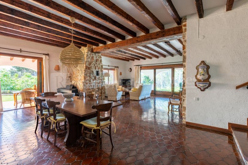 Rustic-style villa close to the beach in Jávea.