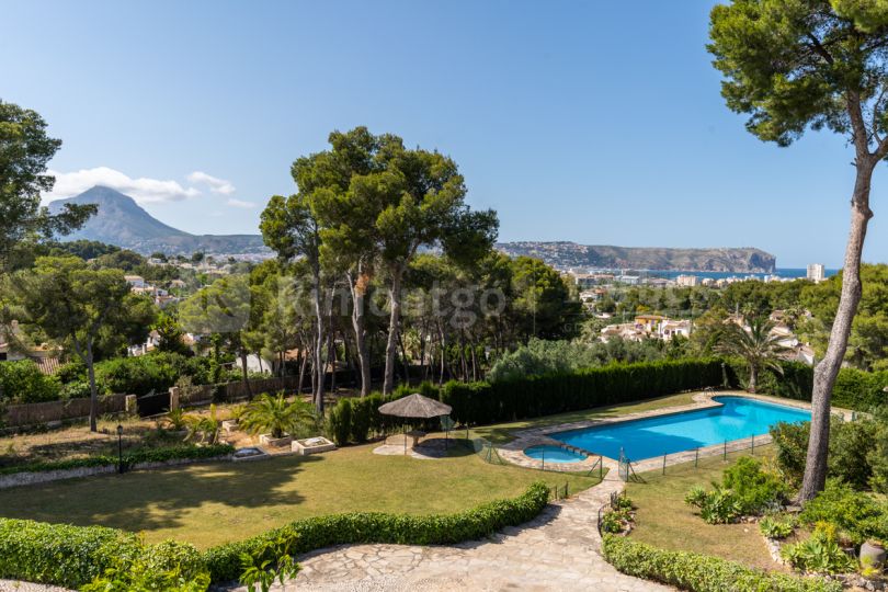 Rustic-style villa close to the beach in Jávea.