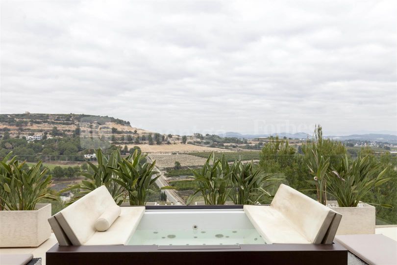 Moderna villa con vistas en El Bosque, Chiva, Valencia.