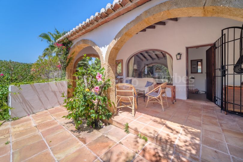 Casa con un encantador estilo tradicional con arcos de tosca, situada en Tosalet, Jávea (Alicante)