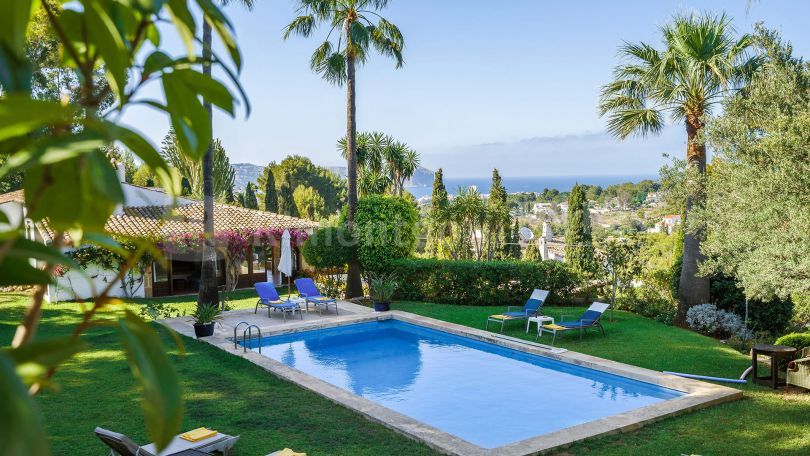 Hübsche Villa im klassischen Stil mit exzellenter Einrichtung in Xàbia.