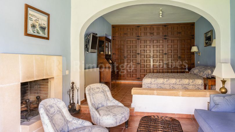 Charming villa of a traditional style with excellent facilities in Javea.
