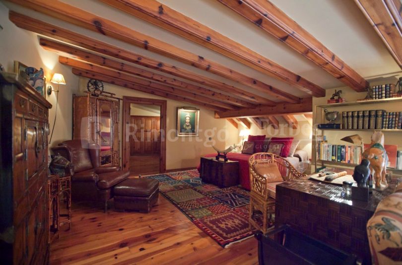 Exceptional rustic-style property in Rocafort.