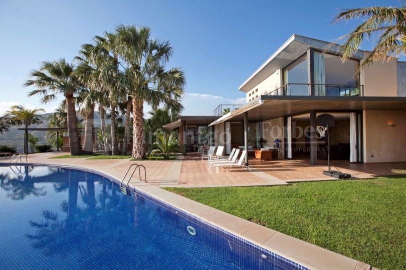 Villa de lujo con vistas panorámicas al mar en Benicàssim.