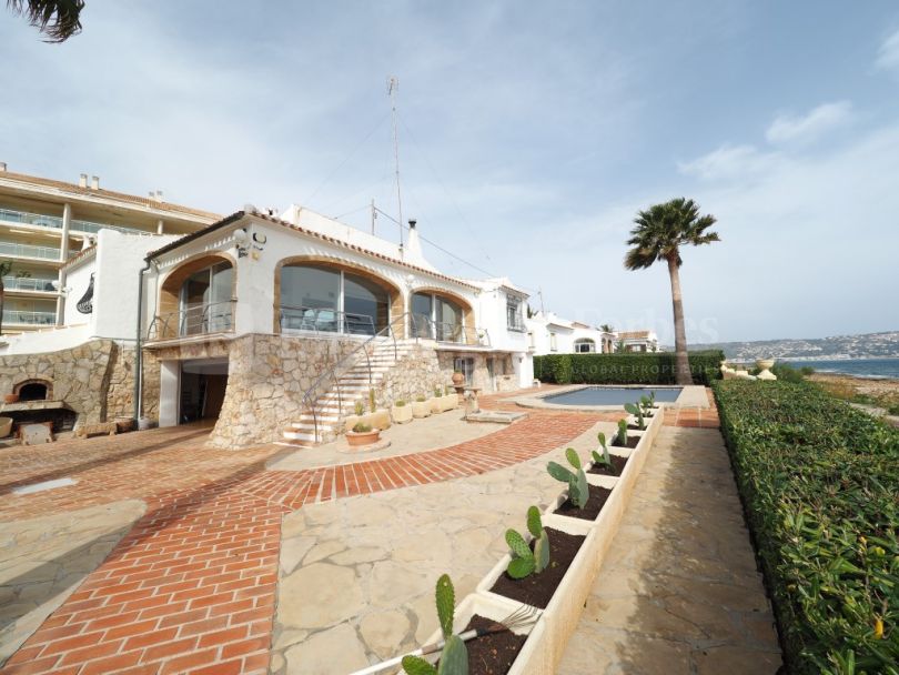 Villa with a terrace pool on the seafront in Javea.