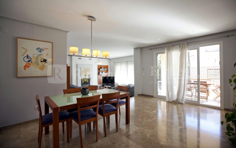 Beautiful and bright villa in a private spot in Campolivar.