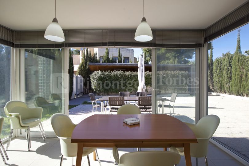 Beautiful and bright villa in a private spot in Campolivar.