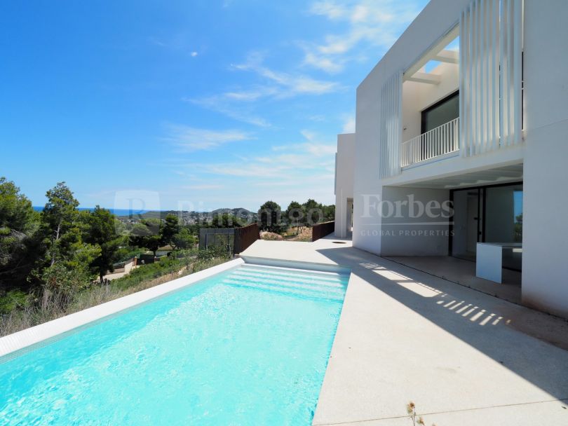 Moderne Villa in der Wohnsiedlung Adsubia in Jávea.