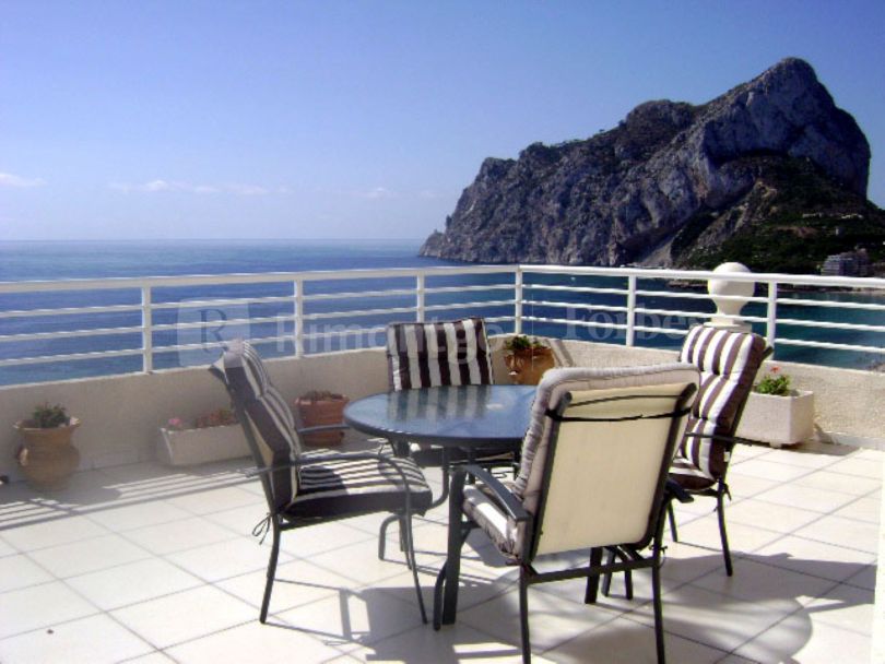 Frontline penthouse apartment on Levante Beach, with panoramic views of the Mediterranean and the spectacular rock of Ifach in Calpe, Alicante.