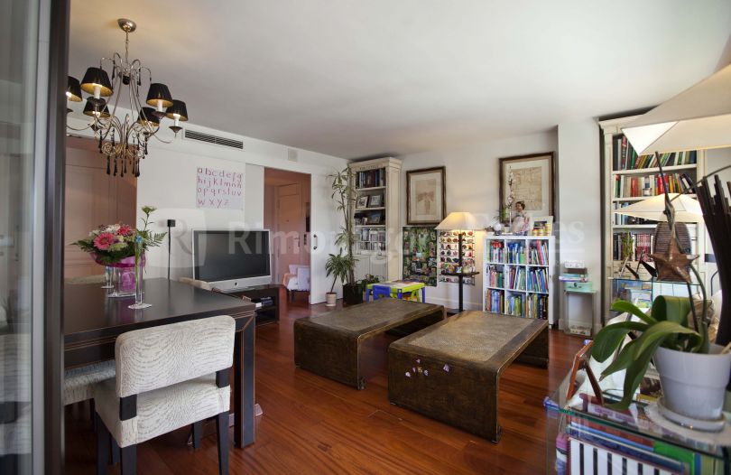 Unique and elegant apartment with a terrace showing fantastic views, available to buy in the Plaza de la Legión Española close to the Jardínes del Real and within walking distance of Valencia's city centre.
