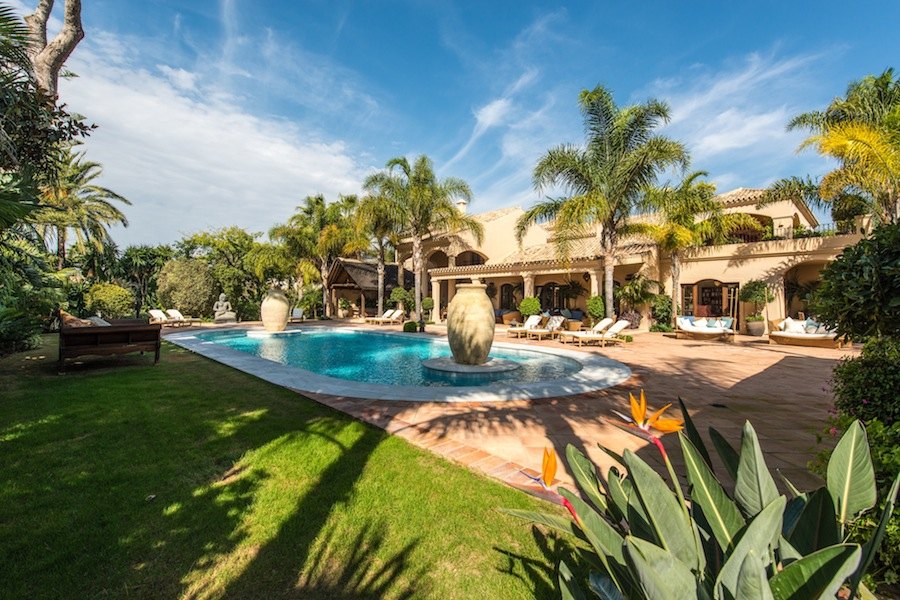 Villa en venta en Los Monteros Playa, Marbella Este