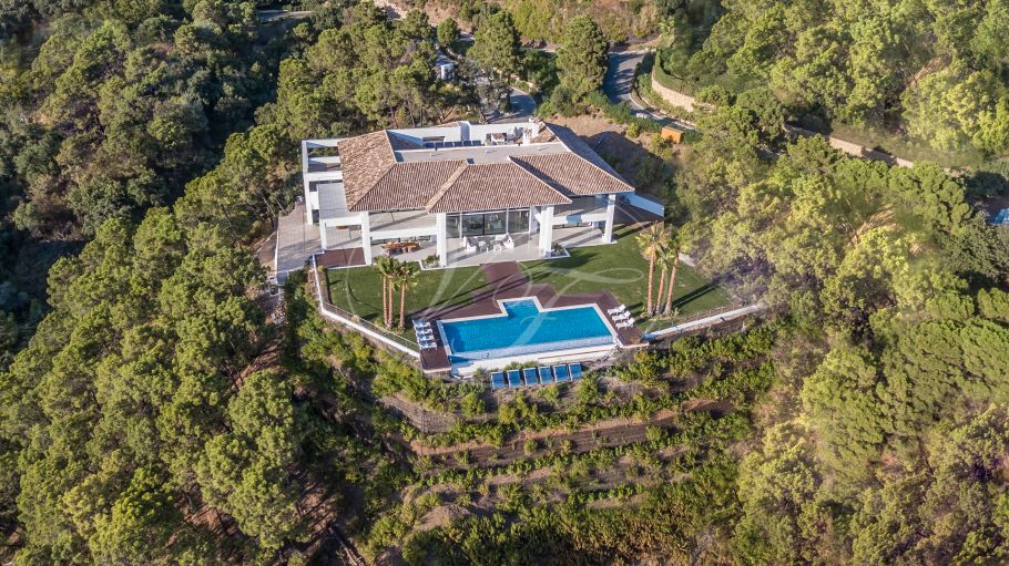 Contemporary Luxury Villa with sea views and spa , La Zagaleta