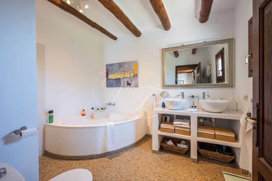 Stunning Renovated Spanish Cortijo with Guest House, Granada