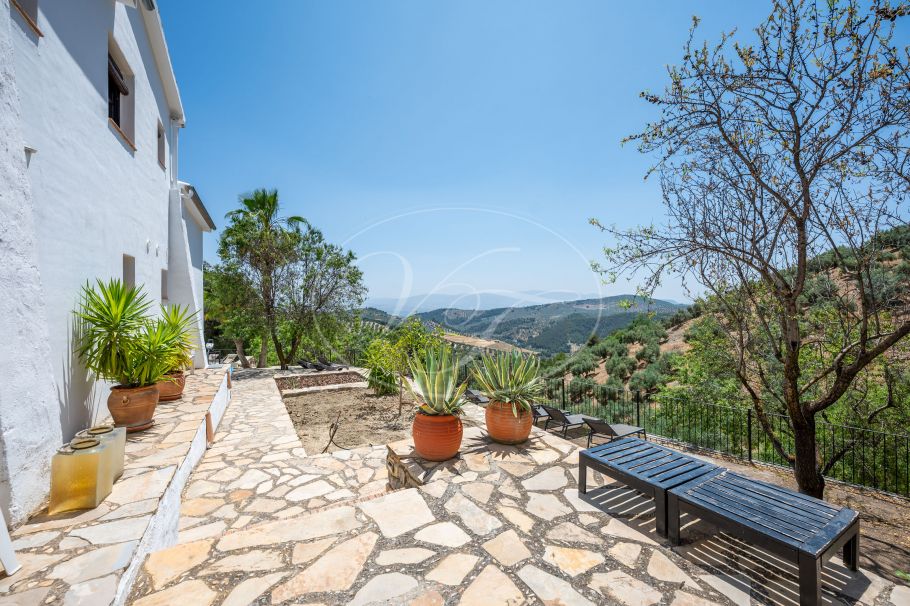 Stunning Renovated Spanish Cortijo with Guest House, Granada