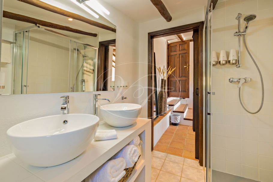 Stunning Renovated Spanish Cortijo with Guest House, Granada