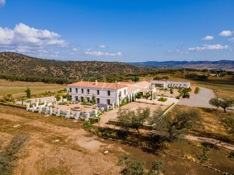 Hacienda bij Sevilla met cortijo voor gasten, Sevilla